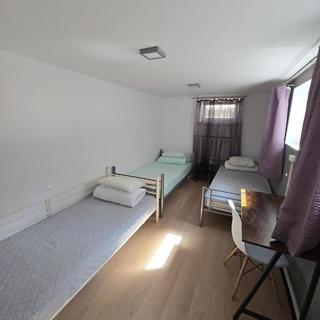 Rooms4Rest Wiertnicza - Private Rooms For Tourists - Atr Consulting Sp, Z O,O, Varsavia Esterno foto