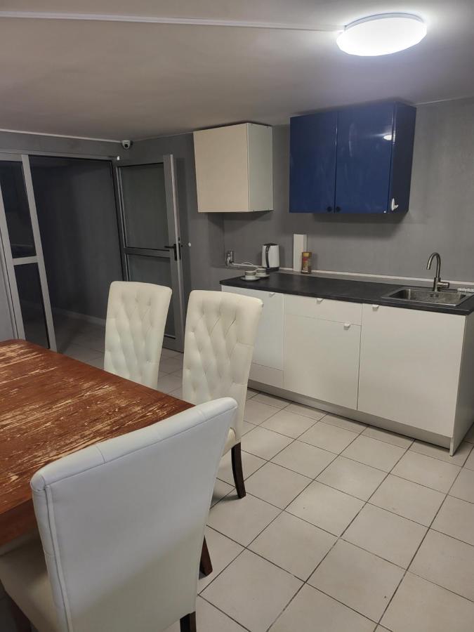 Rooms4Rest Wiertnicza - Private Rooms For Tourists - Atr Consulting Sp, Z O,O, Varsavia Esterno foto